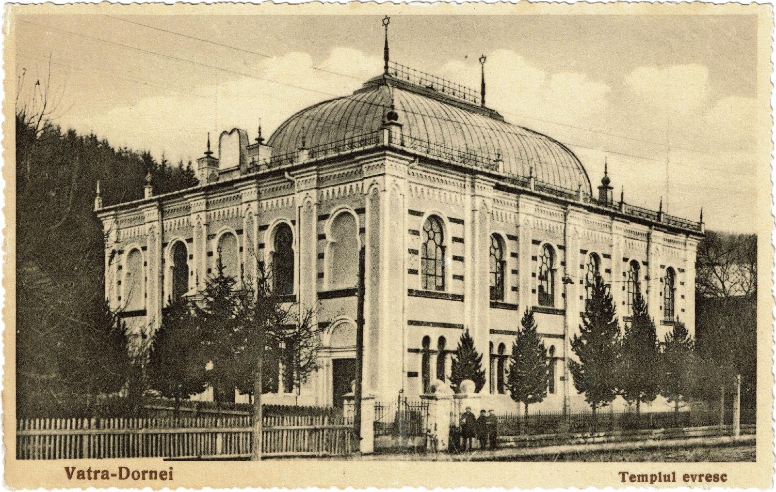 The Jewish temple of Vatra Dornei, on a 1936 postcard.