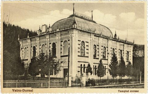 The Jewish temple of Vatra Dornei, on a 1936 postcard.