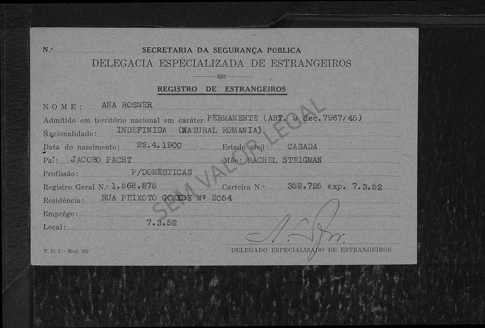 Anna’s São Paulo foreigners’ card, 1952: Ana Rosner, born 22 April 1900, daughter of Jacobo Pacht and Rachel Steigman.