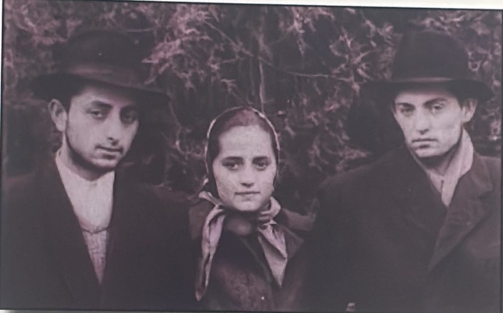 Babi with her brothers Pilu and Sziga, after the war